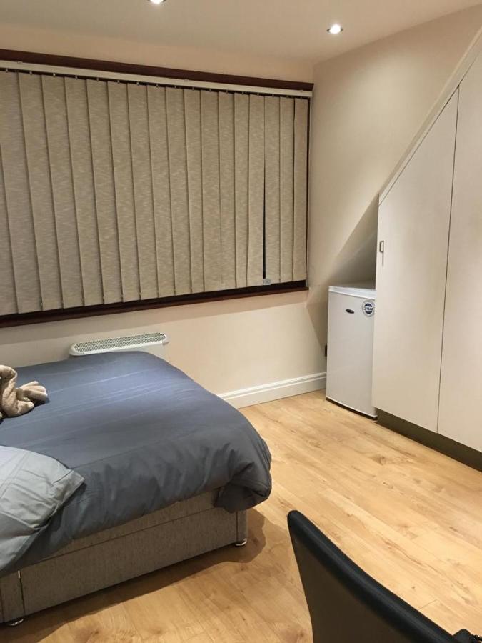Studio Flat In The Heart Of Golders Green Лондон Экстерьер фото