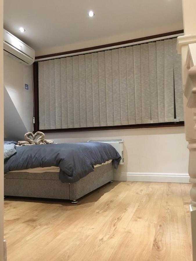 Studio Flat In The Heart Of Golders Green Лондон Экстерьер фото