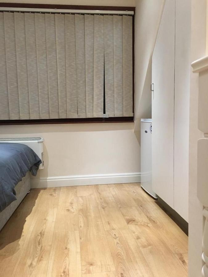 Studio Flat In The Heart Of Golders Green Лондон Экстерьер фото