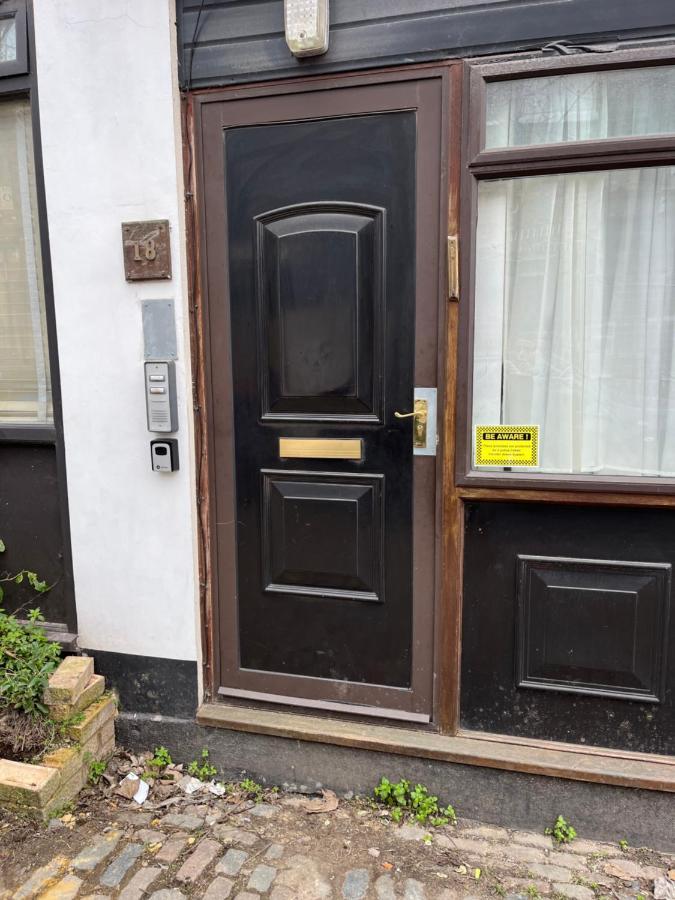 Studio Flat In The Heart Of Golders Green Лондон Экстерьер фото
