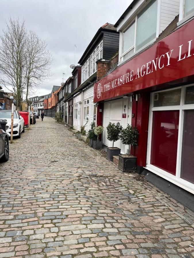 Studio Flat In The Heart Of Golders Green Лондон Экстерьер фото